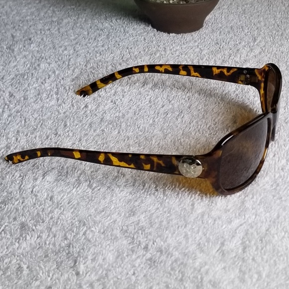 Lovely Brown Tortoise Sunglasses - Picture 5 of 8